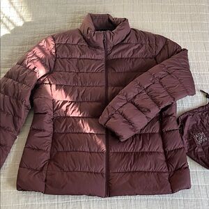 Uniqlo Burgundy Puffer Jacket; Kids XXL (fits like a W’s Medium) Packable
